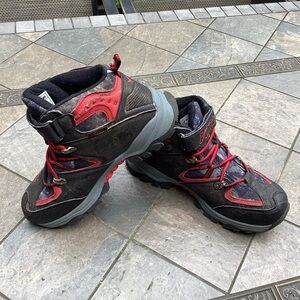 Kids Cold Weather Hiking Boots with Flip Grip Clip